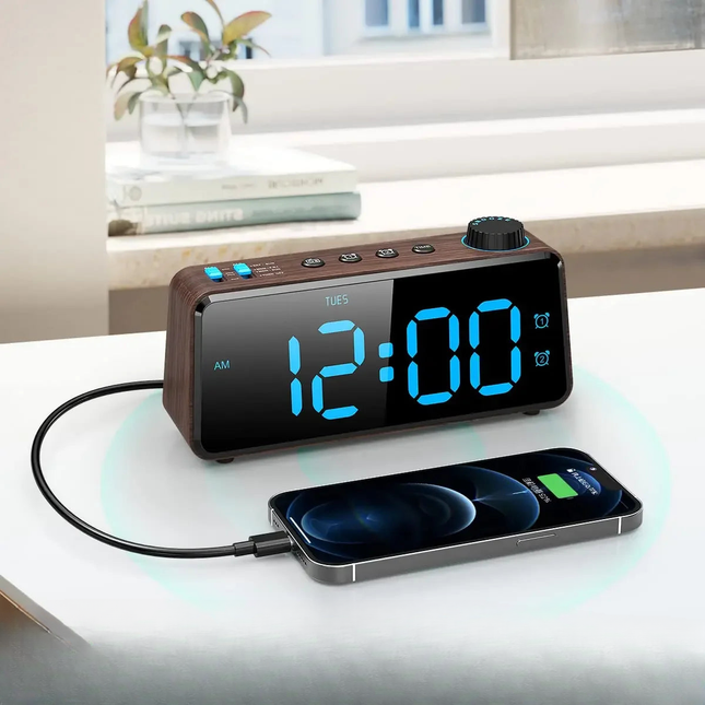Digitální radiobudík s napájením ze sítě