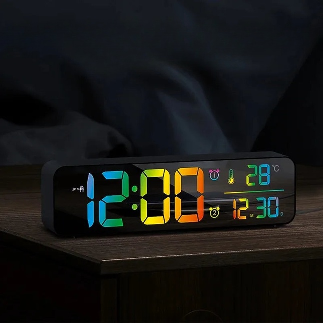 Digitální LED budík s duálním alarmem