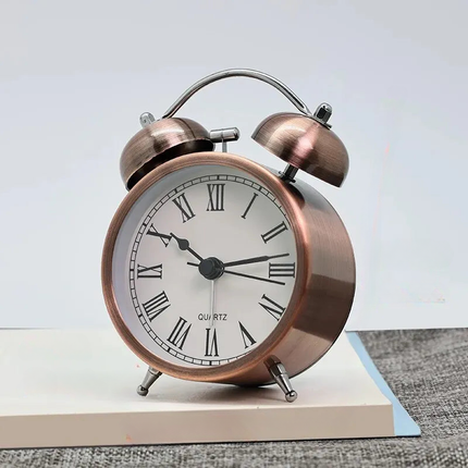 Designový retro budík s hlasitým zvoněním