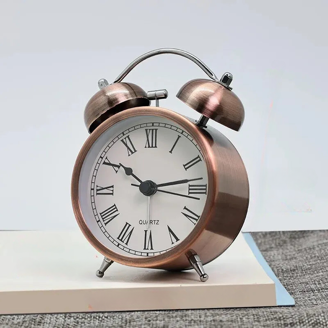 Designový retro budík s hlasitým zvoněním