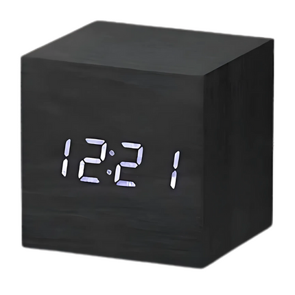 Černý dřevěný LED budík kostka