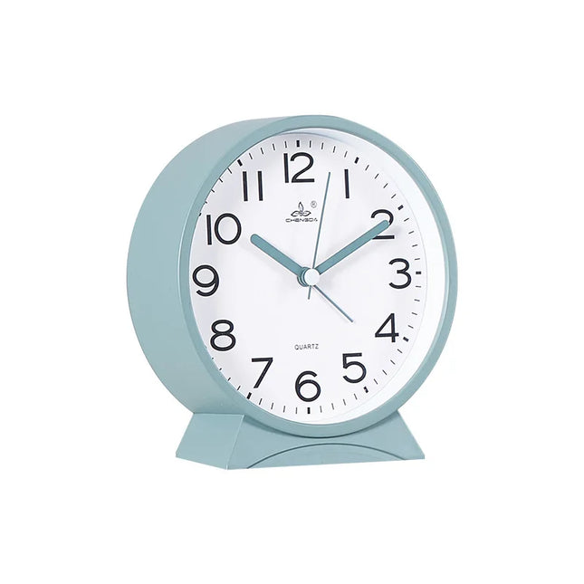 Kulatý analogový budík na noční stolek