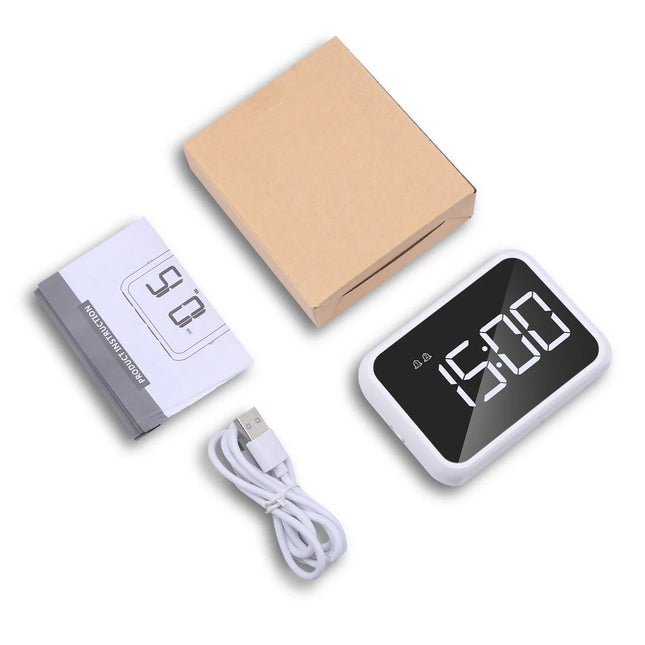 Cestovní digitální budík s duálním alarmem