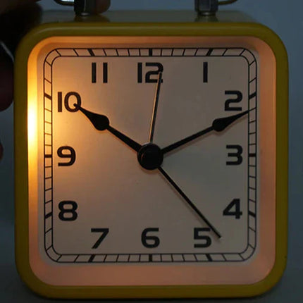 Malý čtvercový přenosný budík