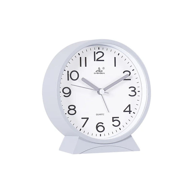 Kulatý analogový budík na noční stolek