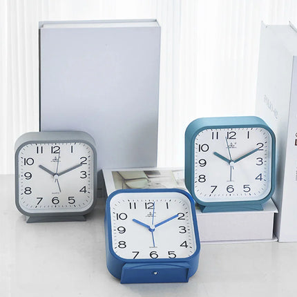 Čtvercový analogový budík na stůl