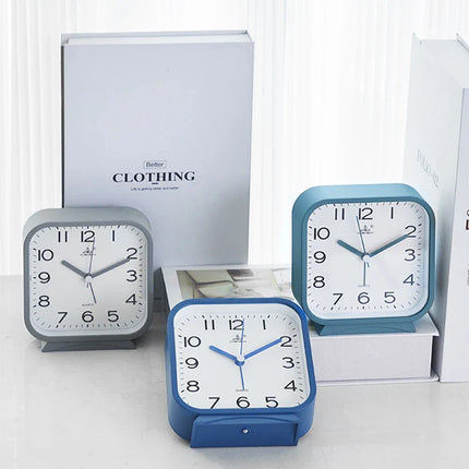 Čtvercový analogový budík na stůl