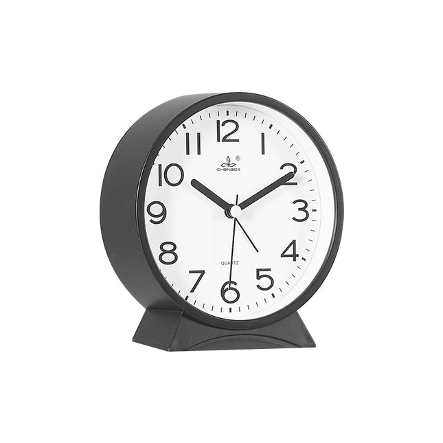 Kulatý analogový budík na noční stolek