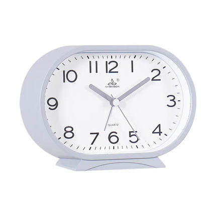 Oválný analogový budík s jednoduchým designem