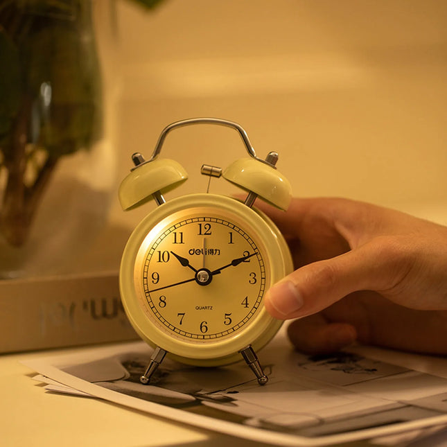 Jednoduchý béžový retro budík