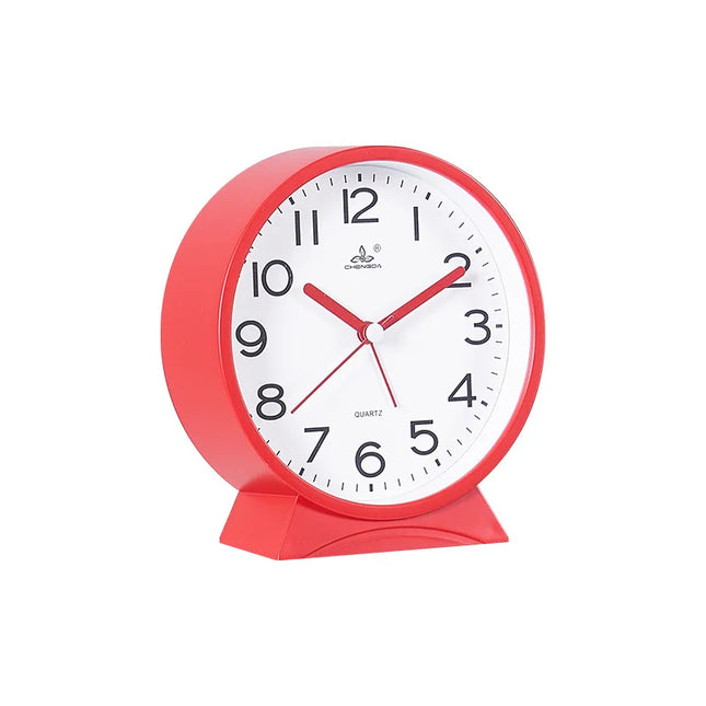 Kulatý analogový budík na noční stolek