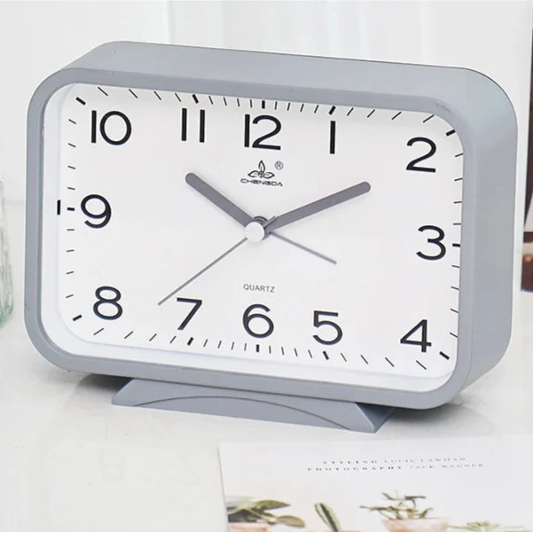 Obdélníkový analogový budík s tichým chodem