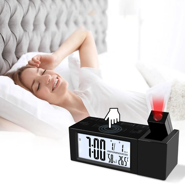 Digitální budík s projektorem pro kluky