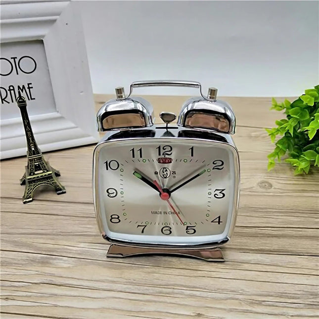 Starožitný mechanický budík s hlasitým zvoněním