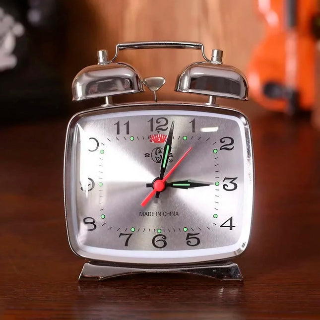 Starožitný mechanický budík s hlasitým zvoněním