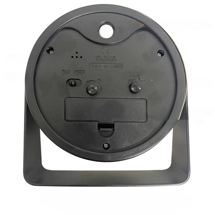 Moderní designový budík na baterie