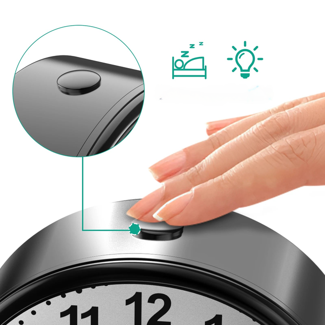 Malý analogový budík na baterie