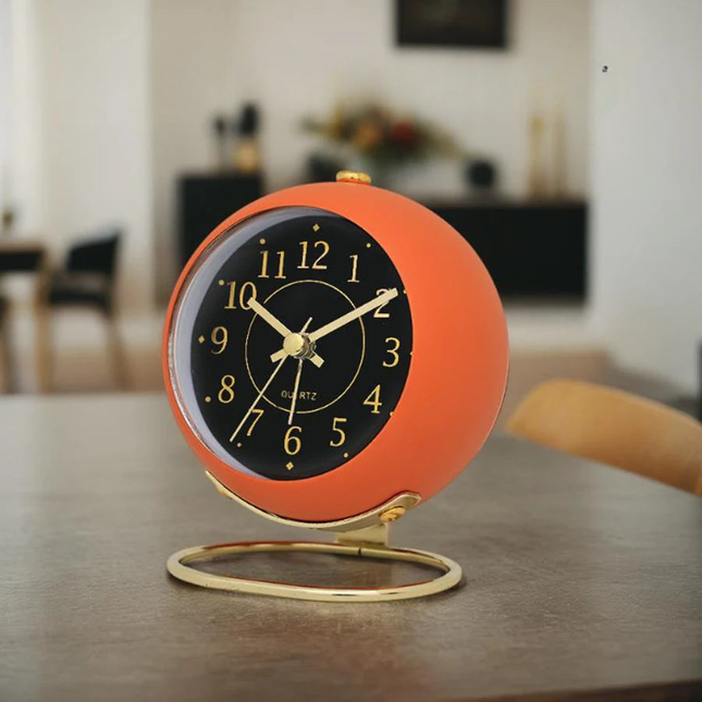 Designový kulatý analogový budík