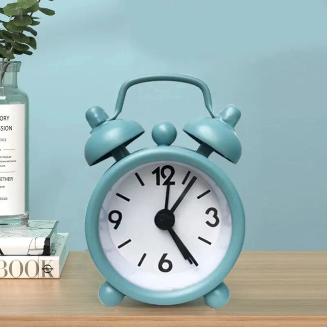 Miniaturní retro analogový budík se zvonky