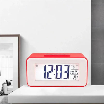 Malý digitální budík na baterie