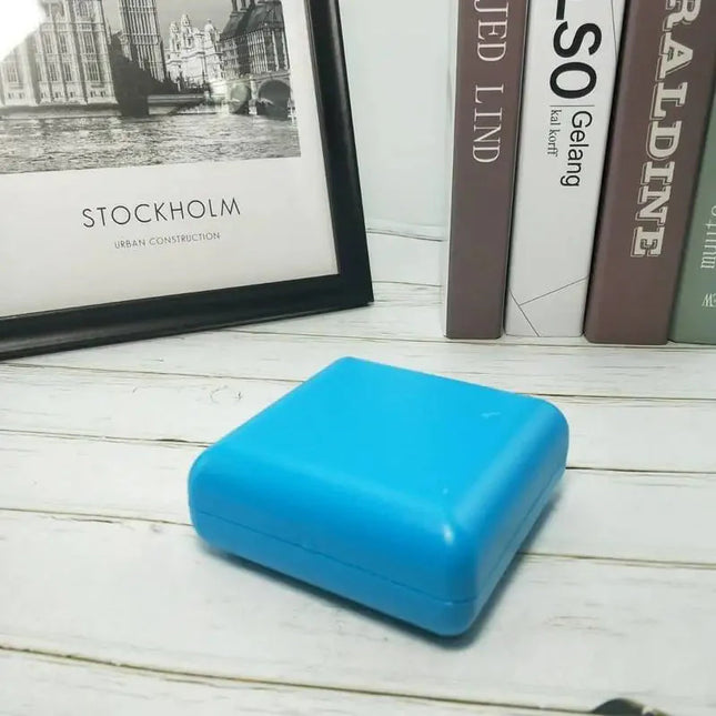 Malý retro skládací cestovní budík