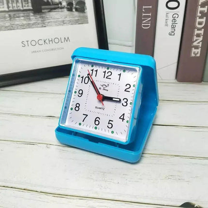 Malý retro skládací cestovní budík