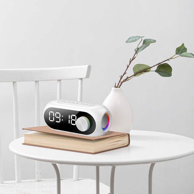 Chytrý radiobudík s integrovaným Bluetooth reproduktorem