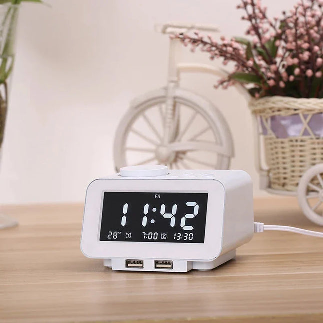Radiobudík s FM rádiem a USB porty