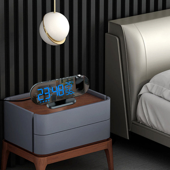 Moderní radiobudík s projekcí pro kluky