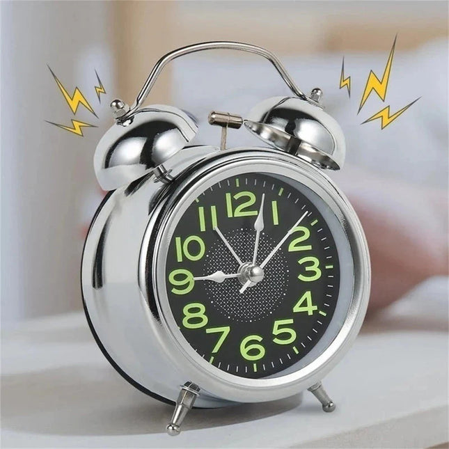 Klasický budík se svítícími číslicemi