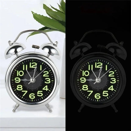 Klasický budík se svítícími číslicemi