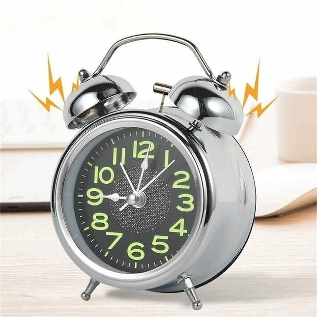 Klasický budík se svítícími číslicemi