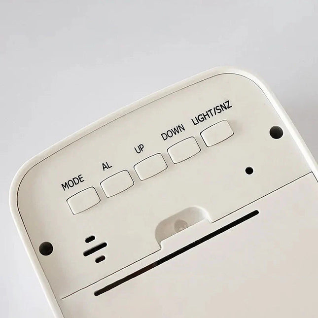 Digitální budík s nočním podsvícením