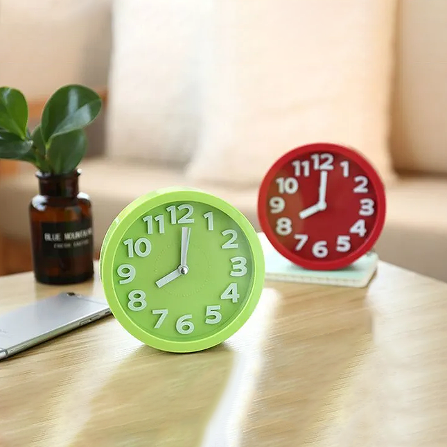 Kulatý klasický analogový budík