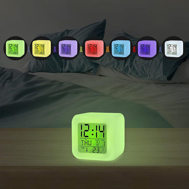 Digitální budík kostka měnící barvy