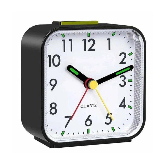 Tichý netikající budík na baterie