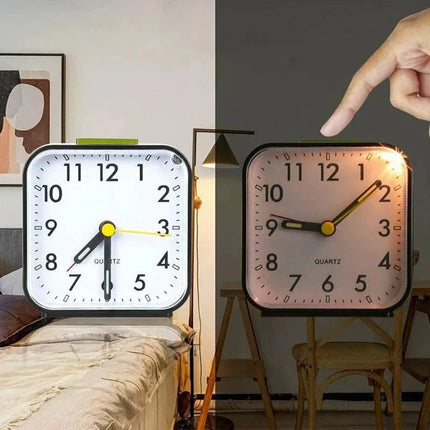 Tichý netikající budík na baterie