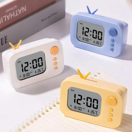 Designový digitální budík ve tvaru televize