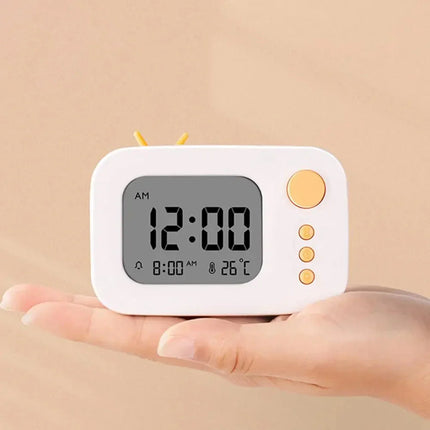 Designový digitální budík ve tvaru televize