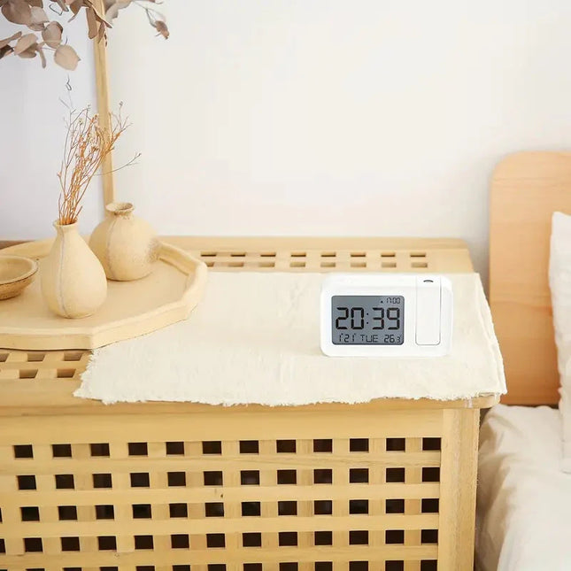 Digitální budík s projektorem pro teenagery