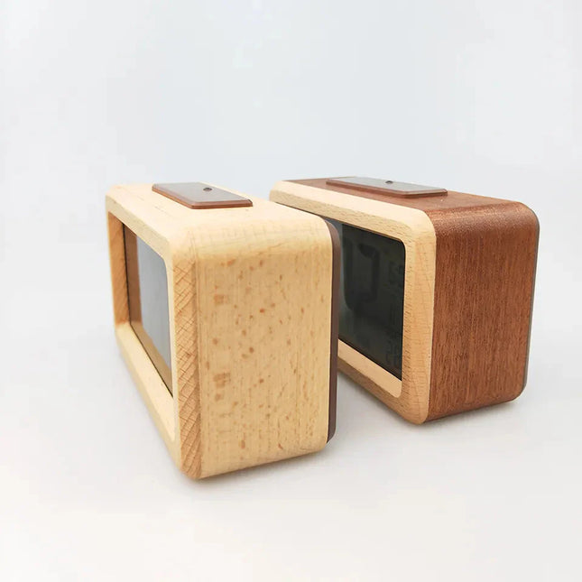 Dřevěný digitální budík s velkým displejem