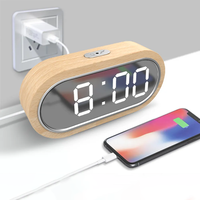 Dřevěný LED budík se zrcadlovým efektem