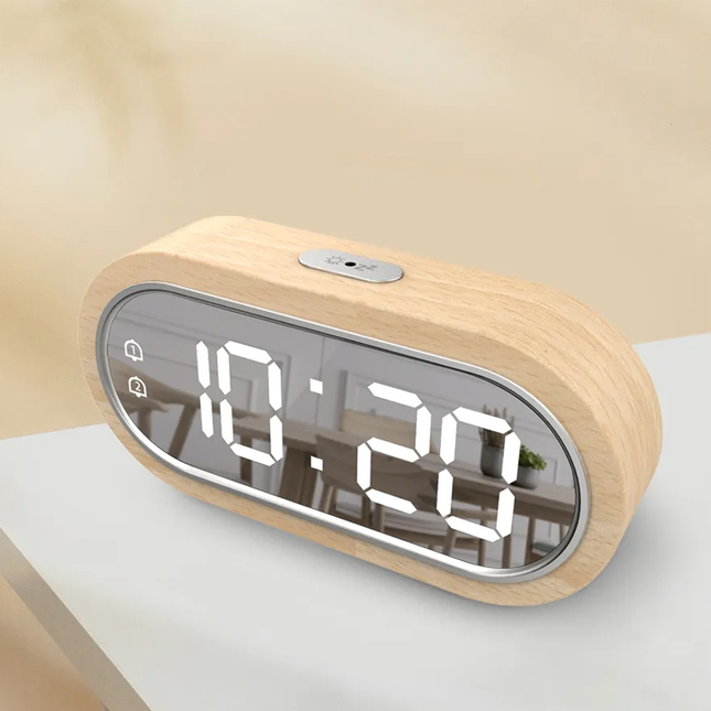 Dřevěný LED budík se zrcadlovým efektem