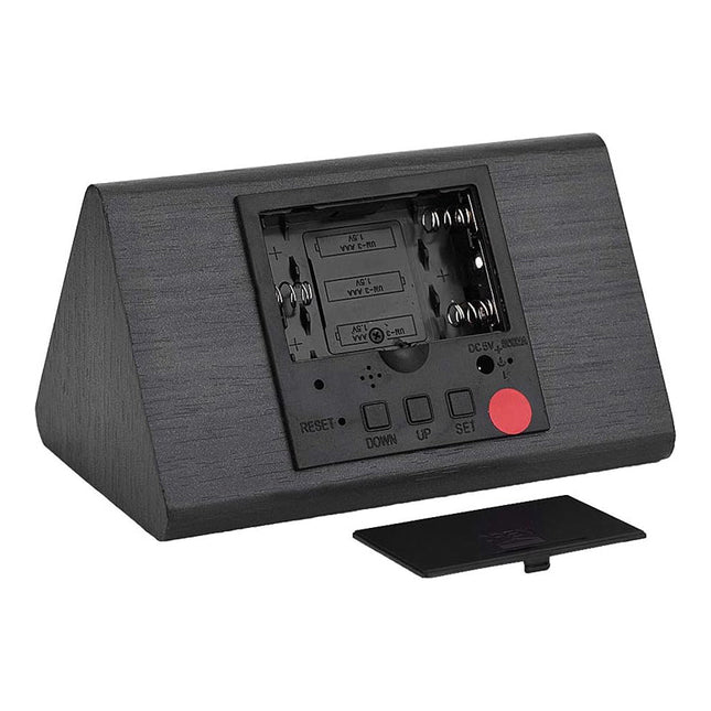 Černý dřevěný budík s bílým displejem