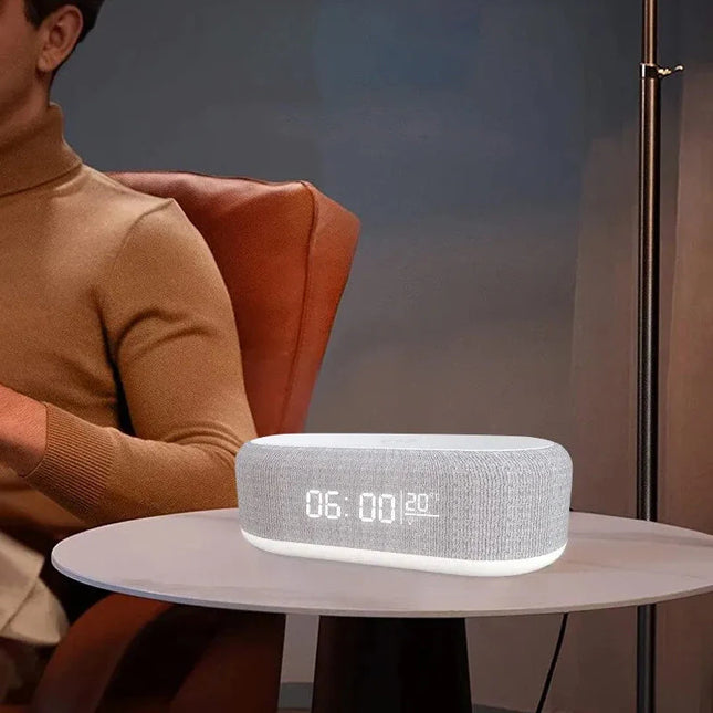 Designový budík s bezdrátovou indukční nabíječkou