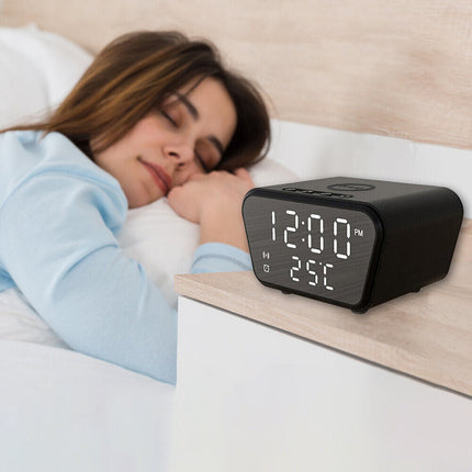 Chytrý budík s bezdrátovou nabíječkou telefonů