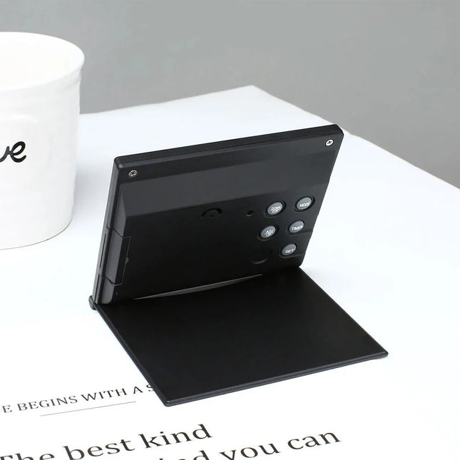 Praktický skládací budík na cesty