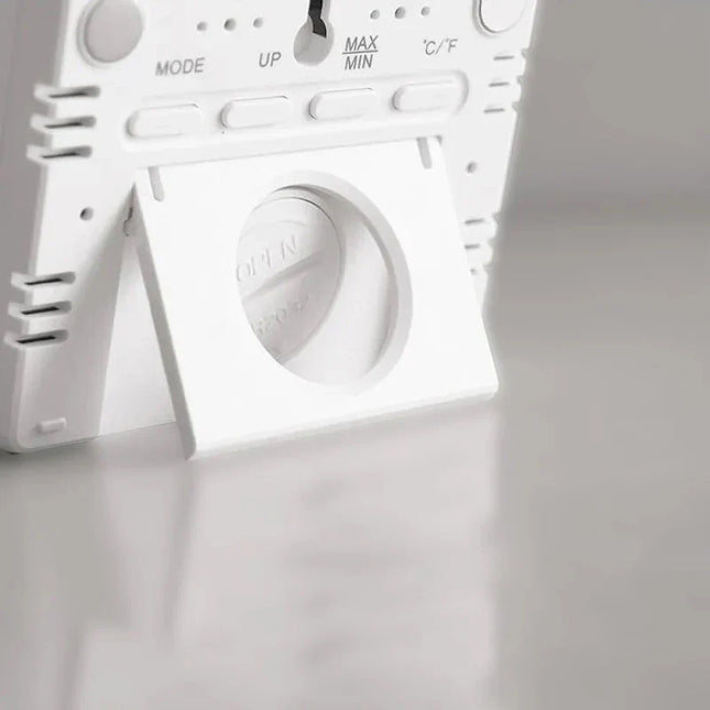 Tichý digitální budík na cesty