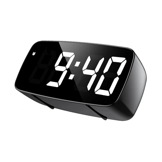 Digitální budík na baterie s podsvícením