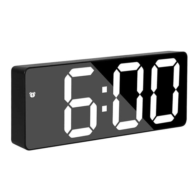 Digitální budík s velkými svítícími číslicemi